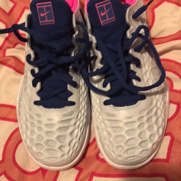 Too small - Picture 4 of 4